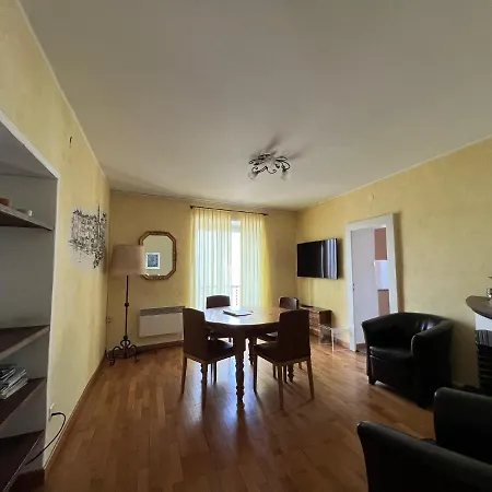 Ascona: Nostrana Apt. 2 דירה *